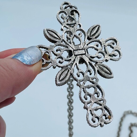 AVON Jeweled Romanesque Cross Silver Tone Long Necklace Vintage Crucifix Pendant - Picture 3 of 10